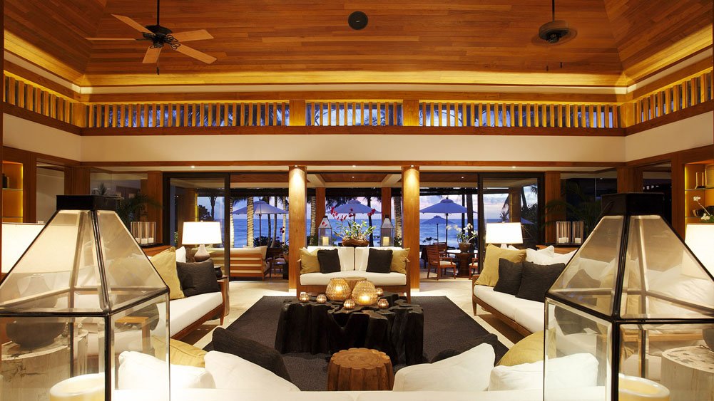 Villa Nandana - Living area with beach view